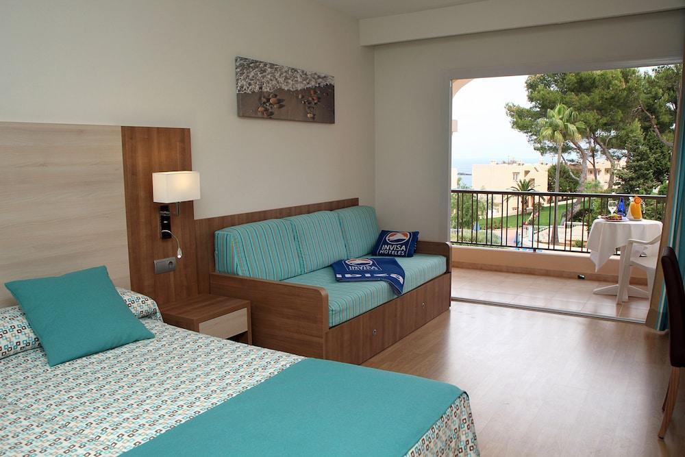 Invisa Hotel Club Cala Blanca Es Figueral Exterior photo