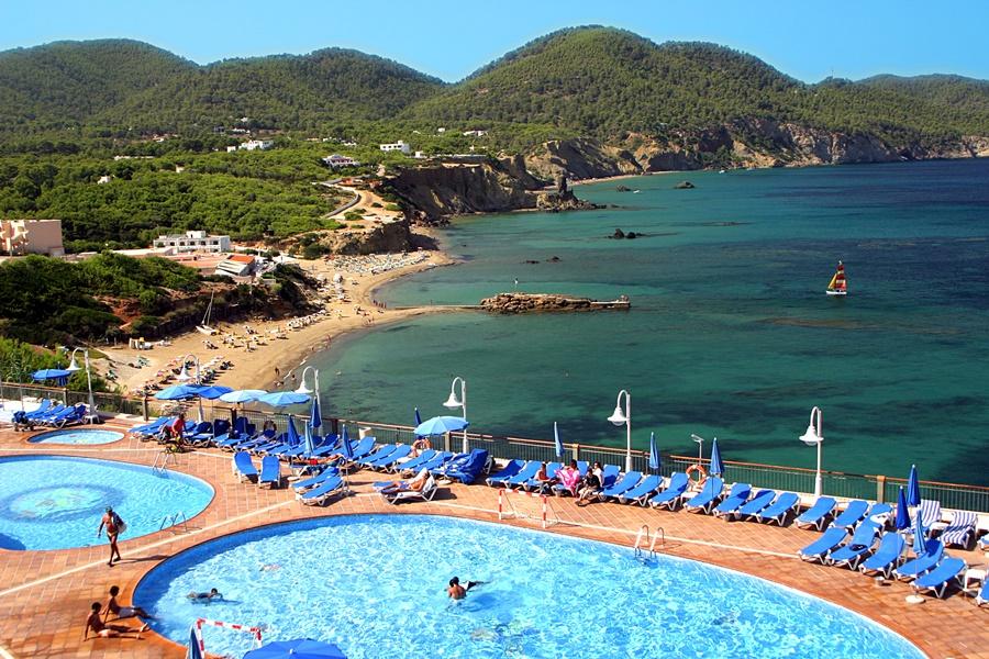 Invisa Hotel Club Cala Blanca Es Figueral Facilities photo