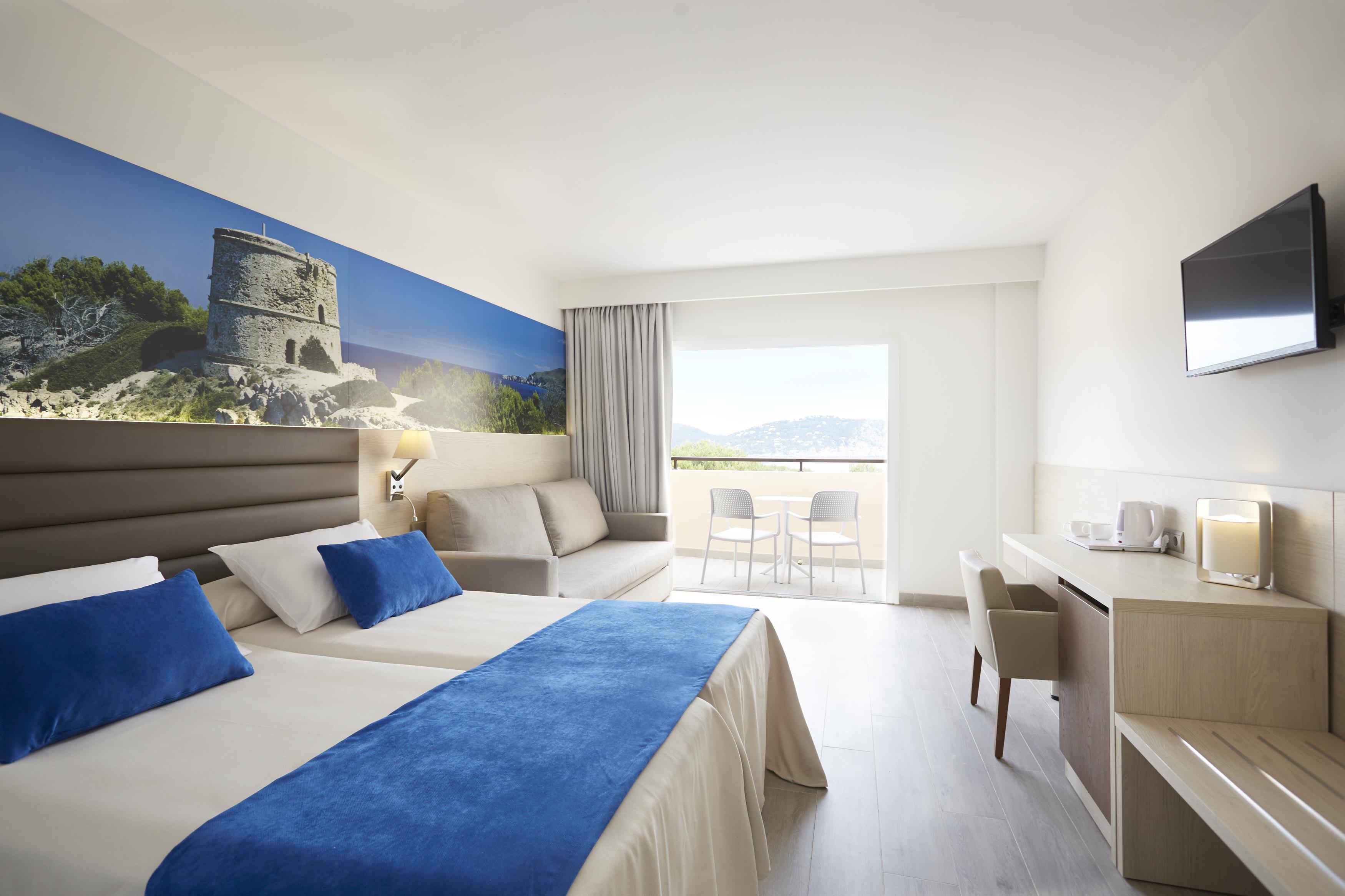 Invisa Hotel Club Cala Blanca Es Figueral Exterior photo