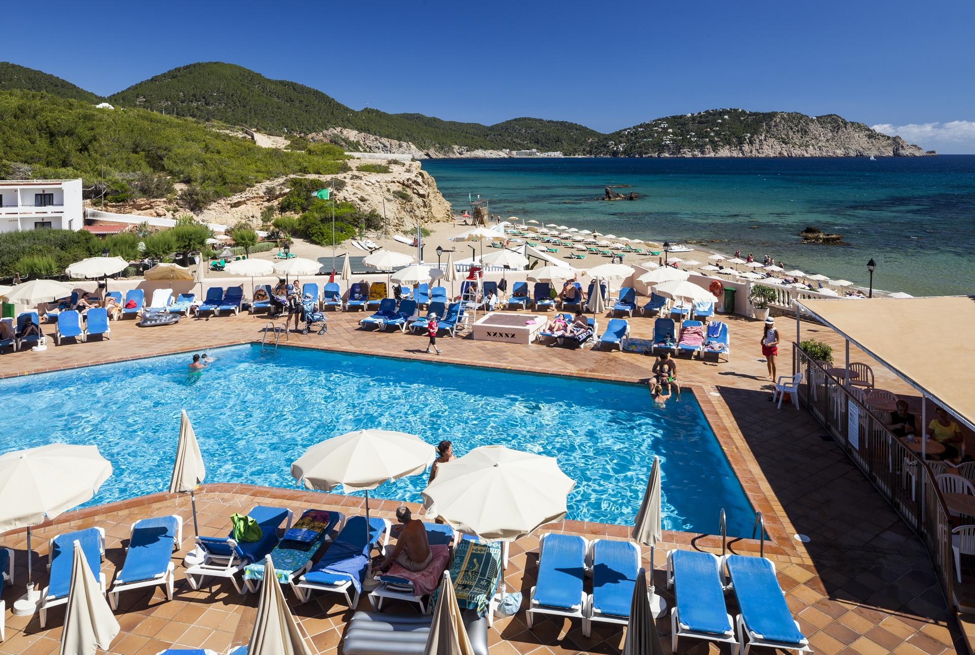 Invisa Hotel Club Cala Blanca Es Figueral Exterior photo