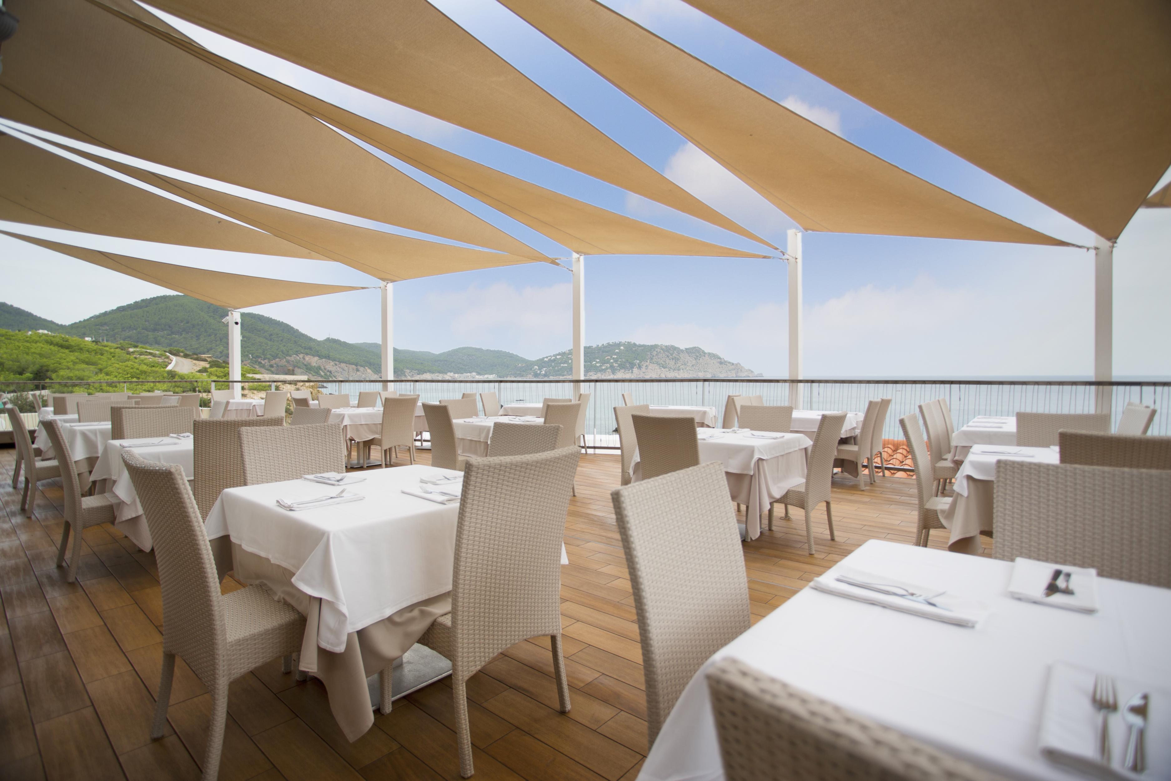 Invisa Hotel Club Cala Blanca Es Figueral Exterior photo