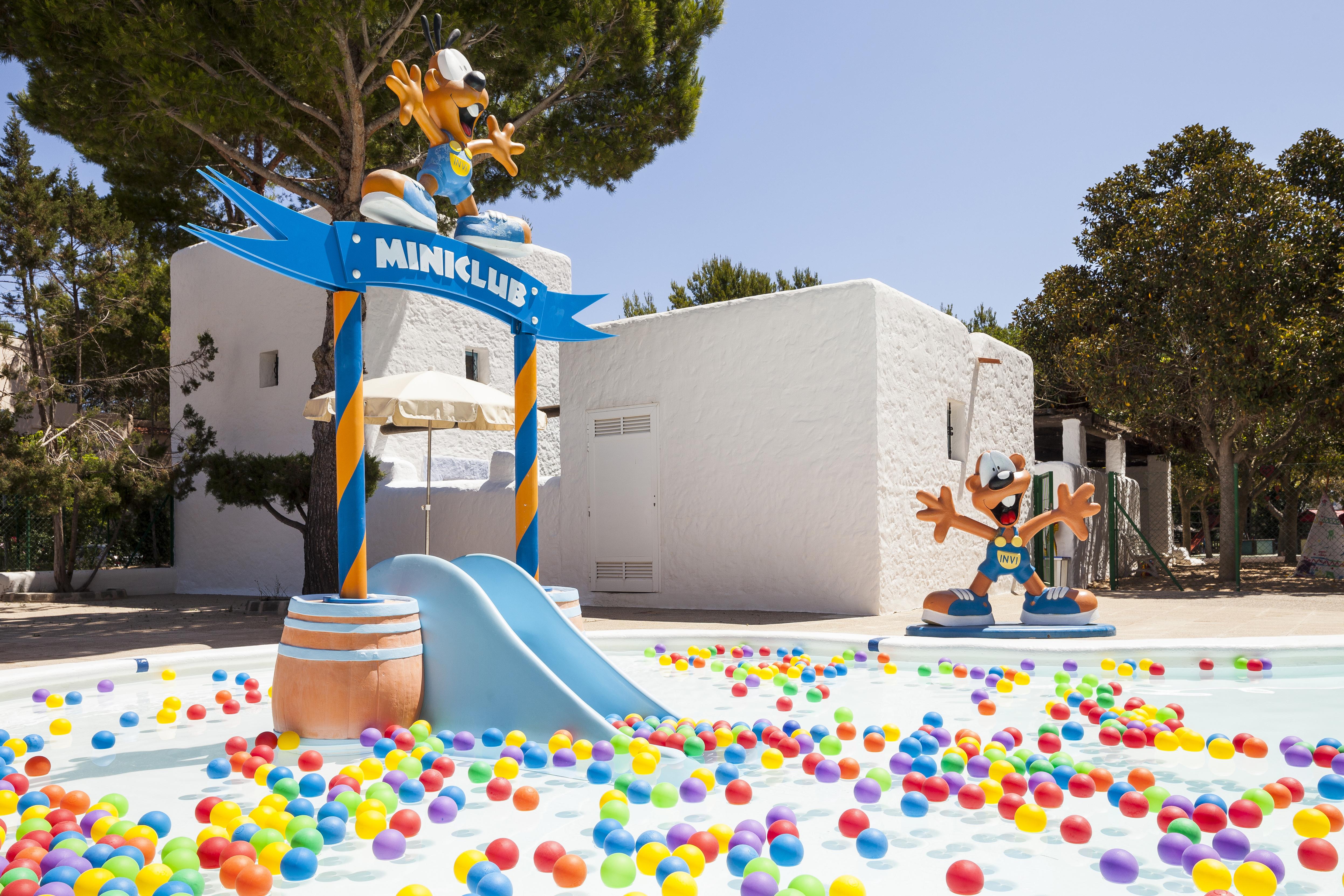 Invisa Hotel Club Cala Blanca Es Figueral Exterior photo