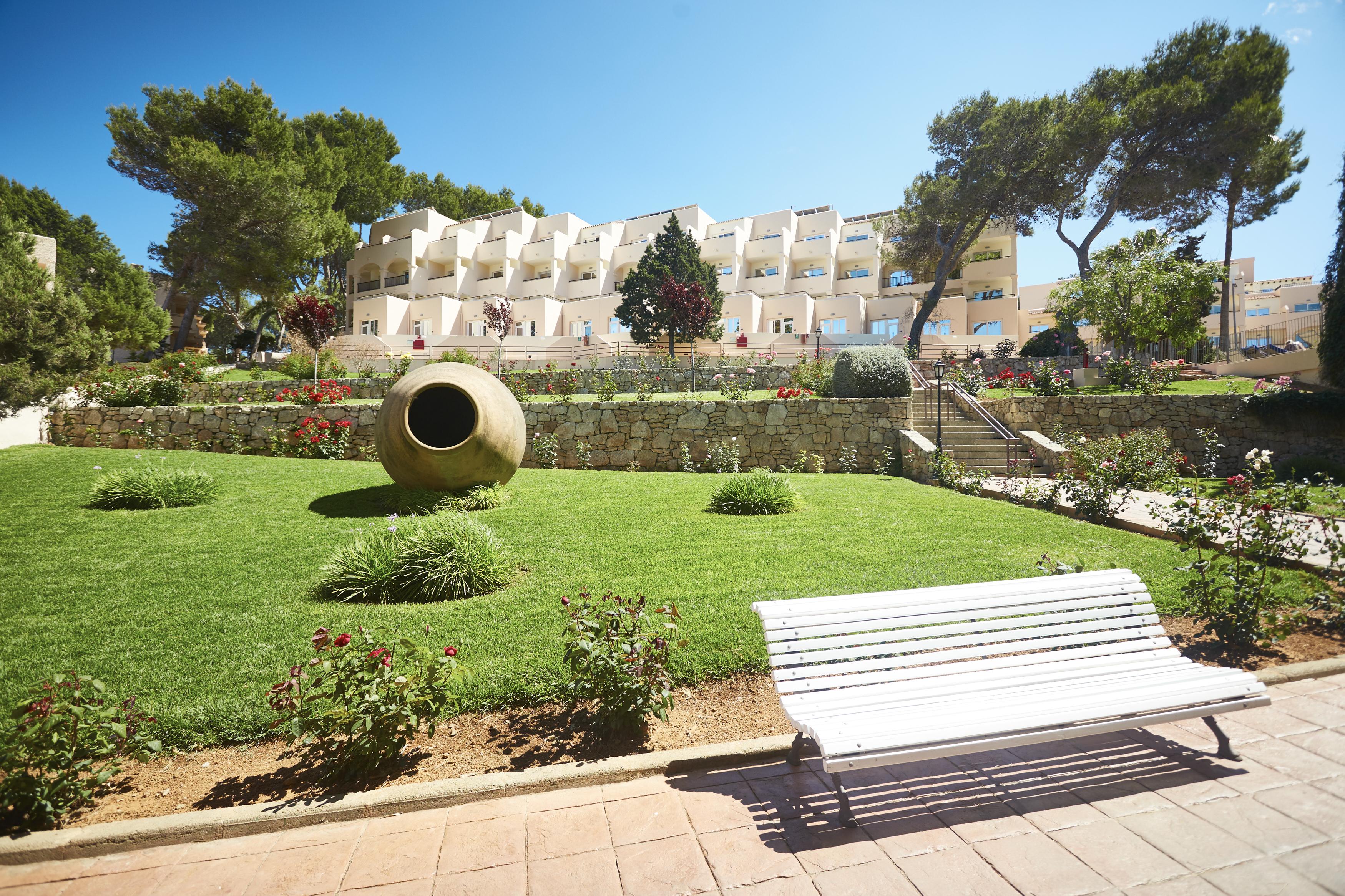 Invisa Hotel Club Cala Blanca Es Figueral Exterior photo