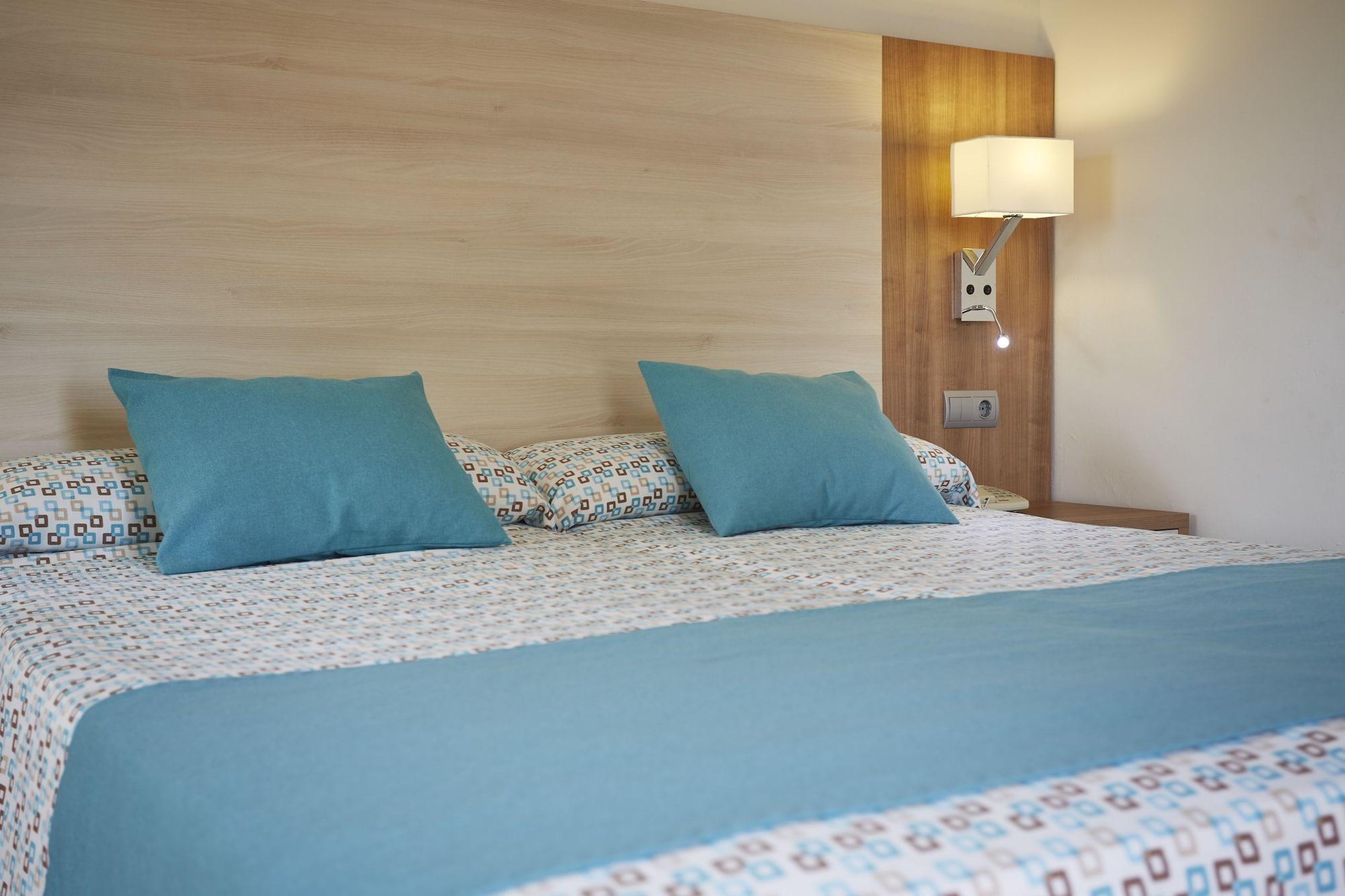 Invisa Hotel Club Cala Blanca Es Figueral Exterior photo