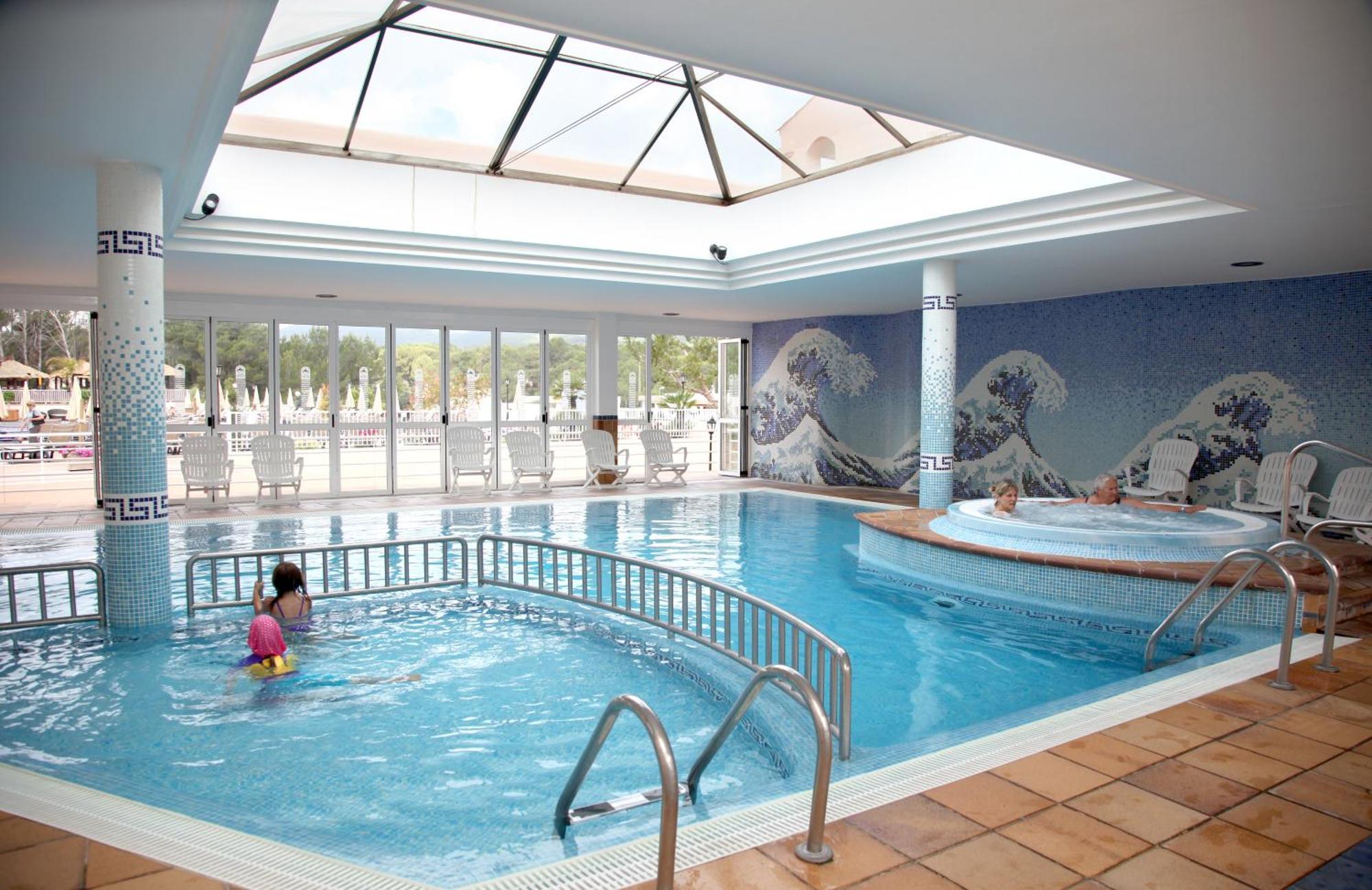Invisa Hotel Club Cala Blanca Es Figueral Facilities photo