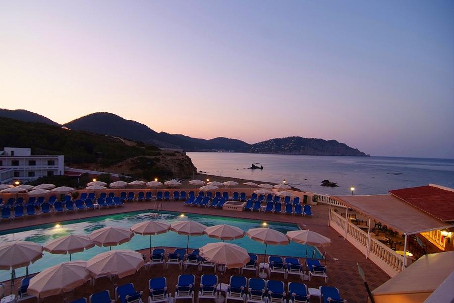 Invisa Hotel Club Cala Blanca Es Figueral Facilities photo