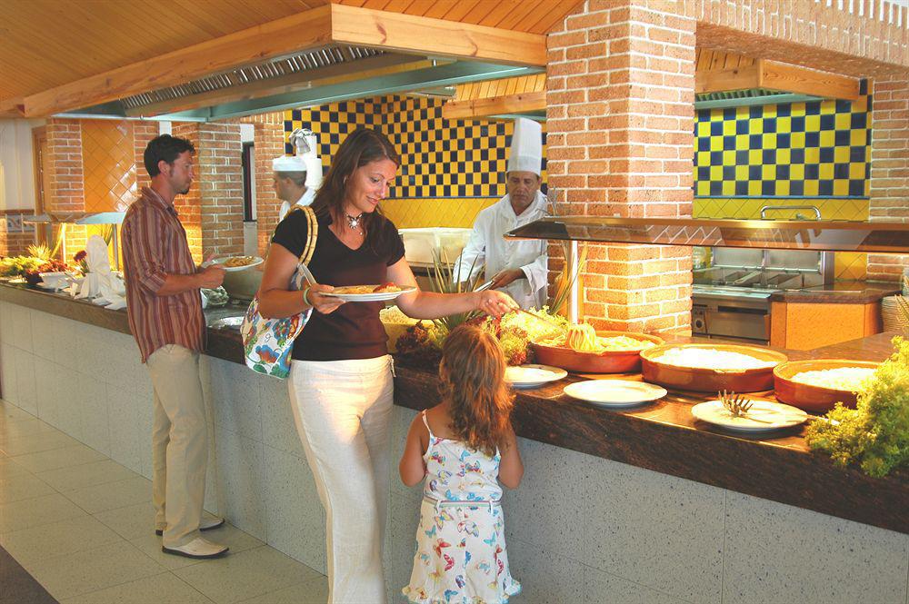 Invisa Hotel Club Cala Blanca Es Figueral Restaurant photo